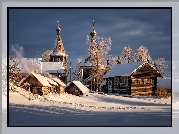 Rosja, Obwód Archangielski, Miejscowość, Oszeweńsk, Cerkiew, Domy, Drzewa, Zima, Śnieg